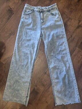Women's Light Acid Wash Wide-Leg Jeans with Frayed Edges